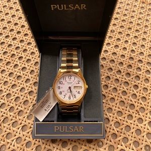 New Men’s Pulsar Gold Watch